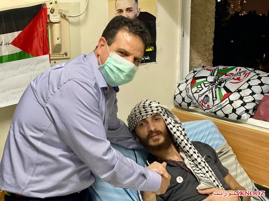 عودة يزور الأسير المضرب عن الطعام الغضنفر أبو عطوان مُحييًا وداعمًا.